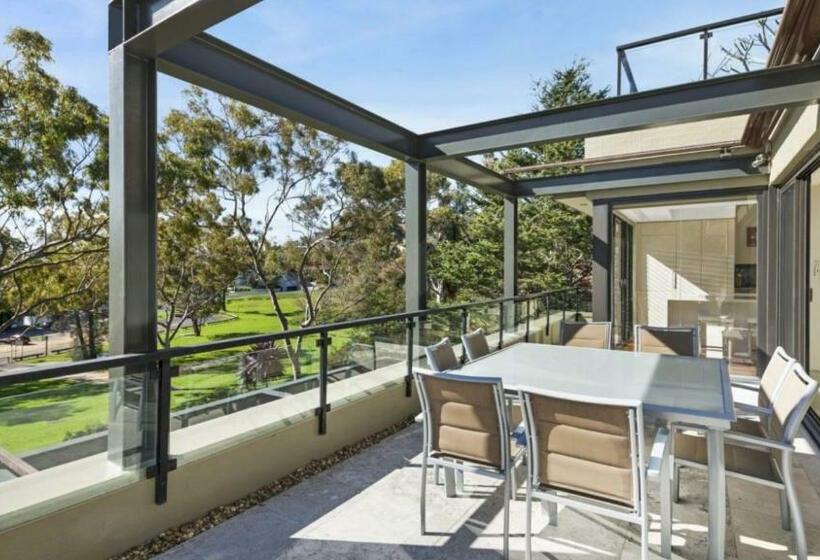 Edge Luxury Apartment   Close To Beach