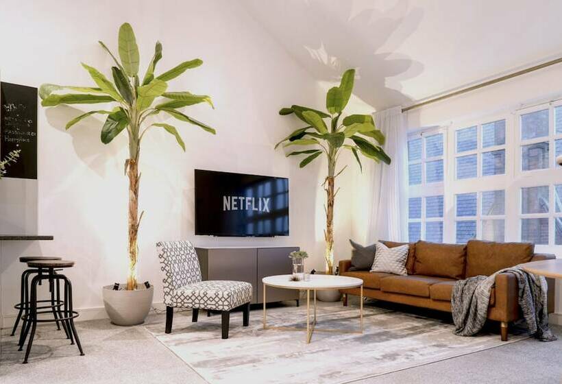 Luxury Apartment In The Heart Of Leicester With Parking