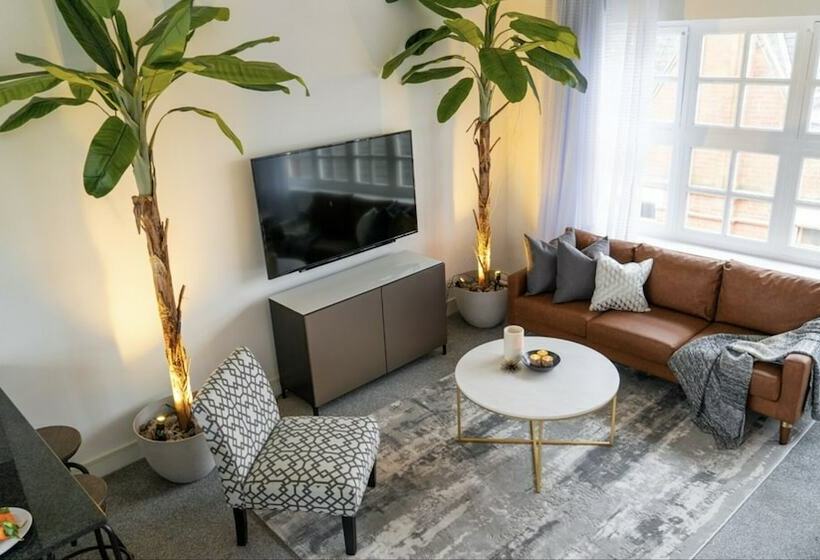 Luxury Apartment In The Heart Of Leicester With Parking