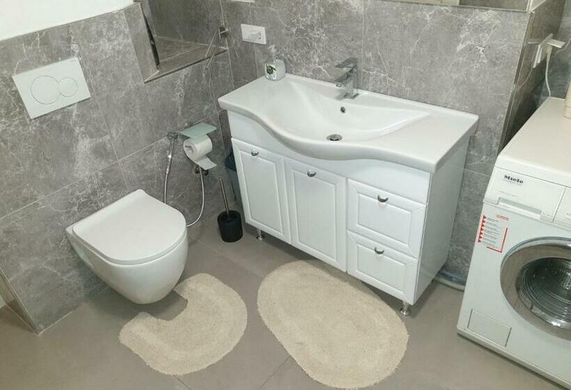 Sehr Grosse 5 Zimmer Wohnung Mit Garten Und Terasse