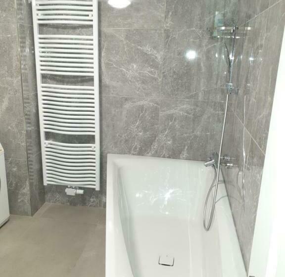 Sehr Grosse 5 Zimmer Wohnung Mit Garten Und Terasse