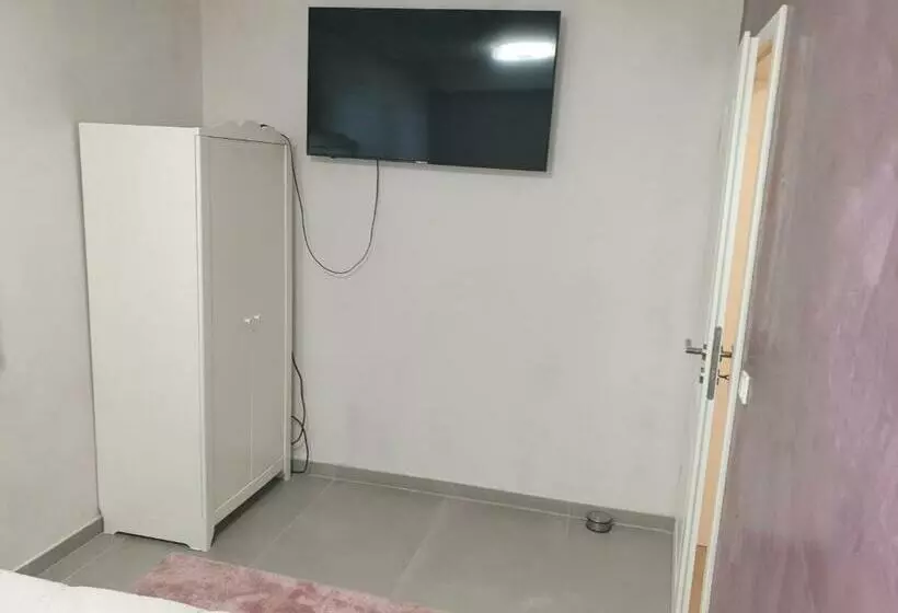 Sehr Grosse 5 Zimmer Wohnung Mit Garten Und Terasse