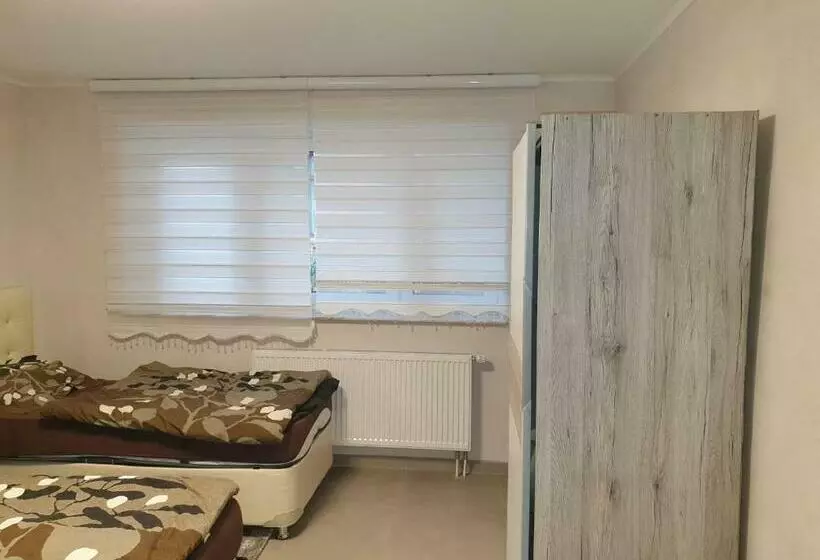 Sehr Grosse 5 Zimmer Wohnung Mit Garten Und Terasse