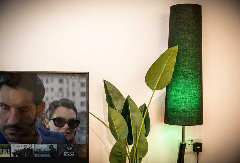 Zen Suite City Centre Apartment By Your Prefect Stay Short Lets Birmingham With Dedicated Work Space