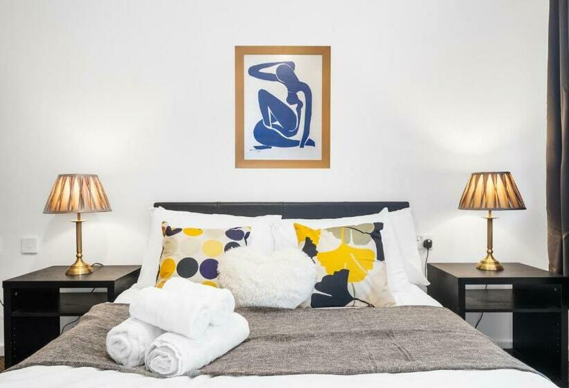 Zen Suite City Centre Apartment By Your Prefect Stay Short Lets Birmingham With Dedicated Work Space