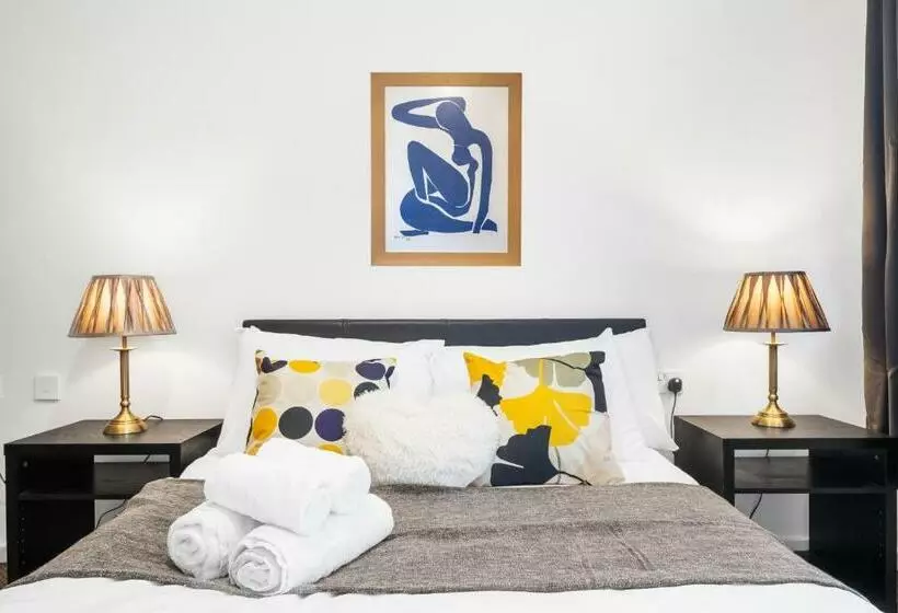 Zen Suite City Centre Apartment By Your Prefect Stay Short Lets Birmingham With Dedicated Work Space