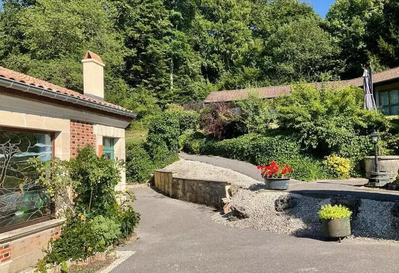 Aamiaismajoitus (B&B) A L Oree Du Bois