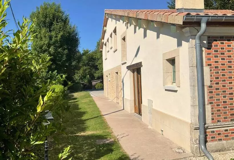 Aamiaismajoitus (B&B) A L Oree Du Bois