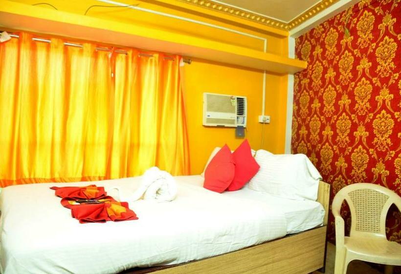 هتل Staymaker Royal Residency