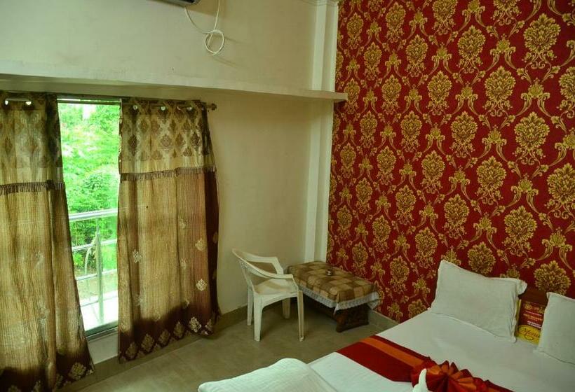 هتل Staymaker Royal Residency