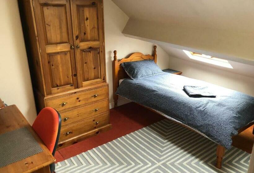 4 Bedroom House Close To Barnsley Centre