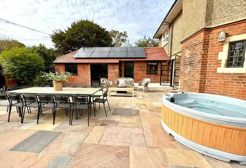 Highview House Norfolk Coast   Seaviews, Beach, Hot Tub