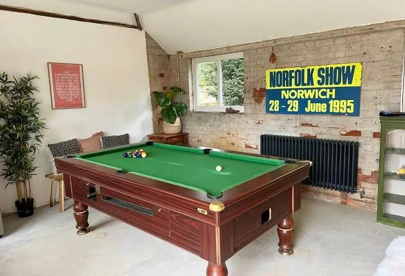 Highview House Norfolk Coast   Seaviews, Beach, Hot Tub