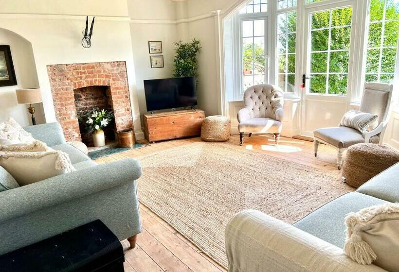 Highview House Norfolk Coast   Seaviews, Beach, Hot Tub