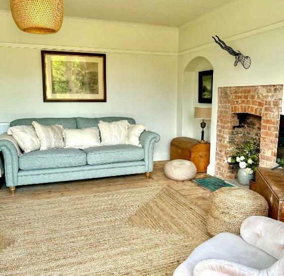 Highview House Norfolk Coast   Seaviews, Beach, Hot Tub