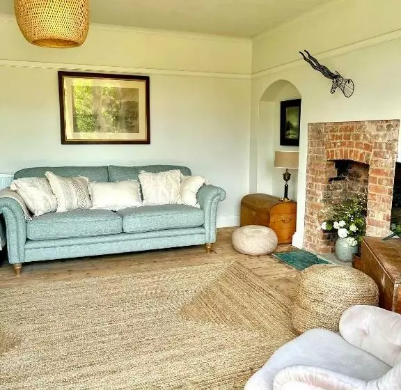 Highview House Norfolk Coast   Seaviews, Beach, Hot Tub