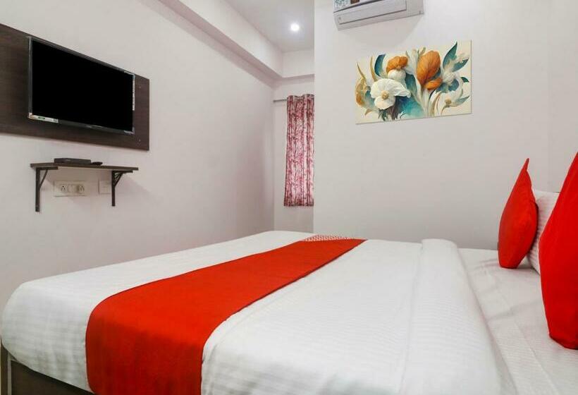 Hotel Oyo 92853 Rk Grand