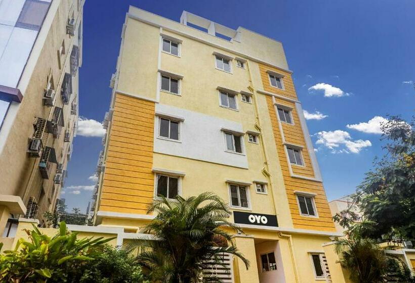 Hotel Oyo 92853 Rk Grand