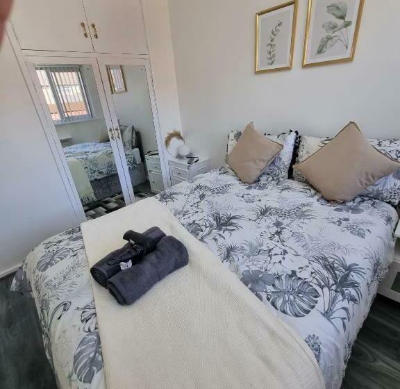 پانسیون Modern & Elegant Home W/ Netflix And Parking