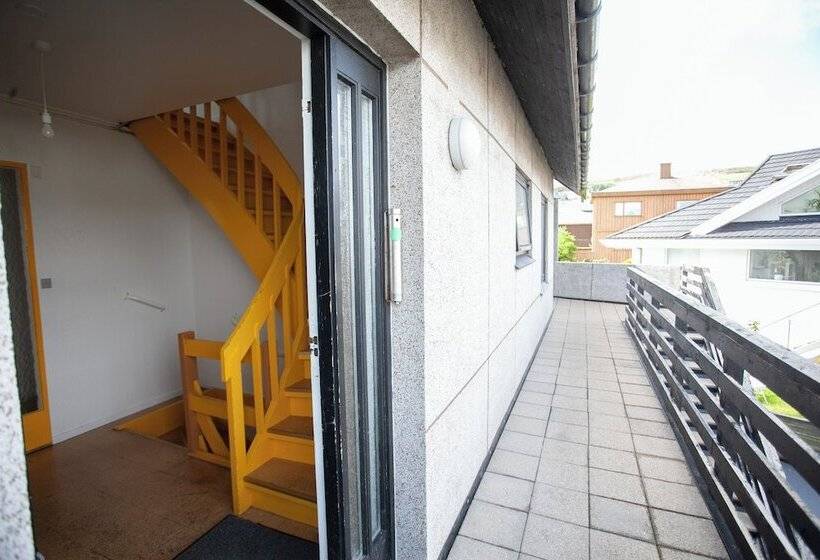 Pensão The Bird / Guesthouse / 10 Min Walk Downtown