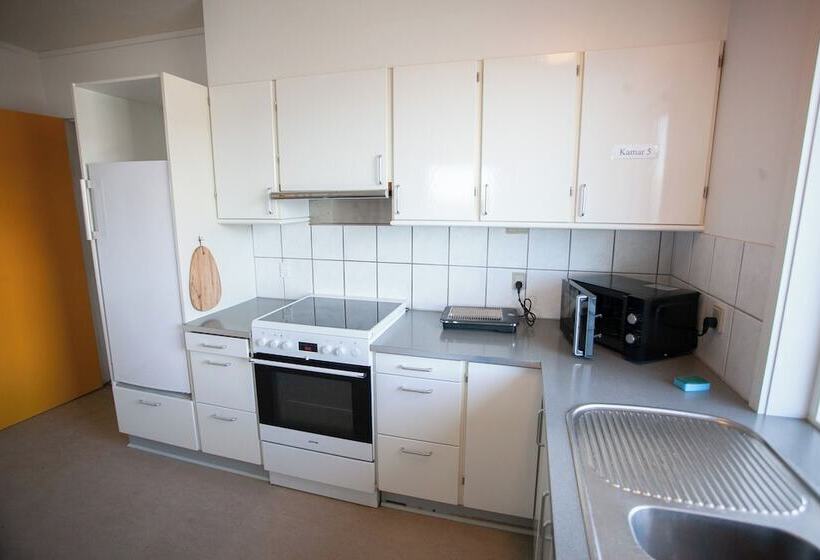 Pensão The Bird / Guesthouse / 10 Min Walk Downtown