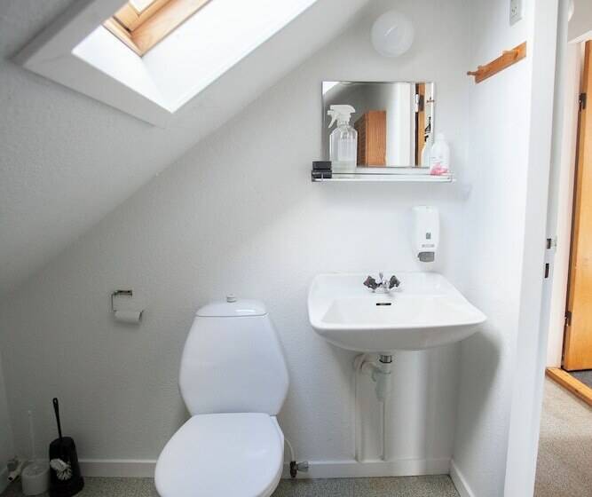 Pensão The Bird / Guesthouse / 10 Min Walk Downtown