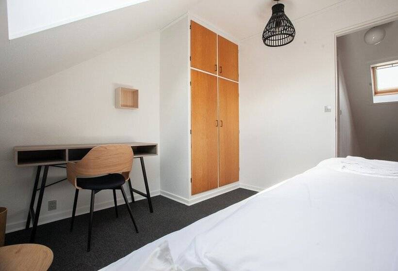 Pensão The Bird / Guesthouse / 10 Min Walk Downtown