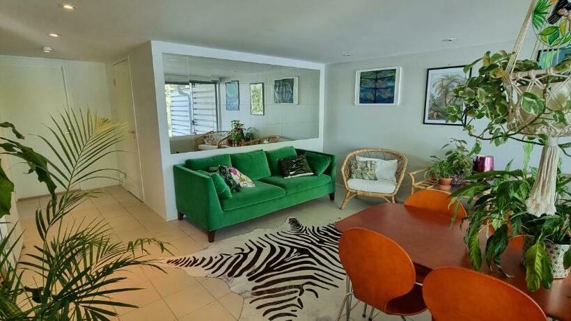 Gorgeous Apartment By The Sea