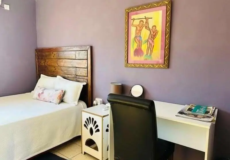 پانسیون Birdville Bnb Guest House
