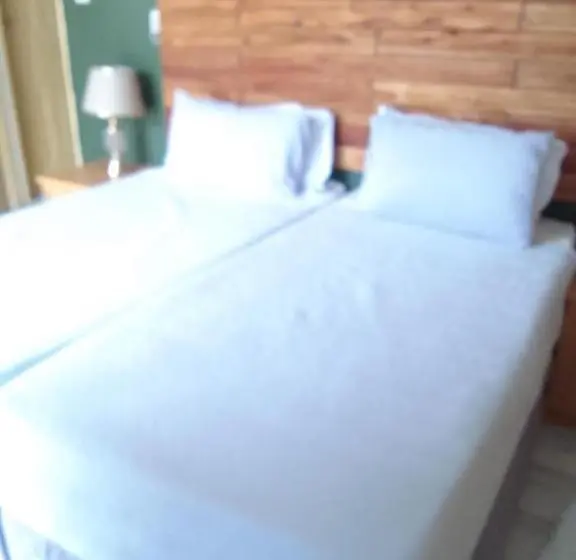 پانسیون Birdville Bnb Guest House