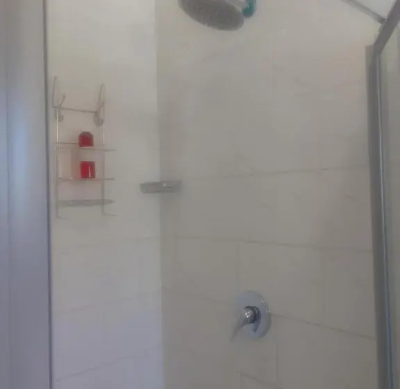 پانسیون Birdville Bnb Guest House