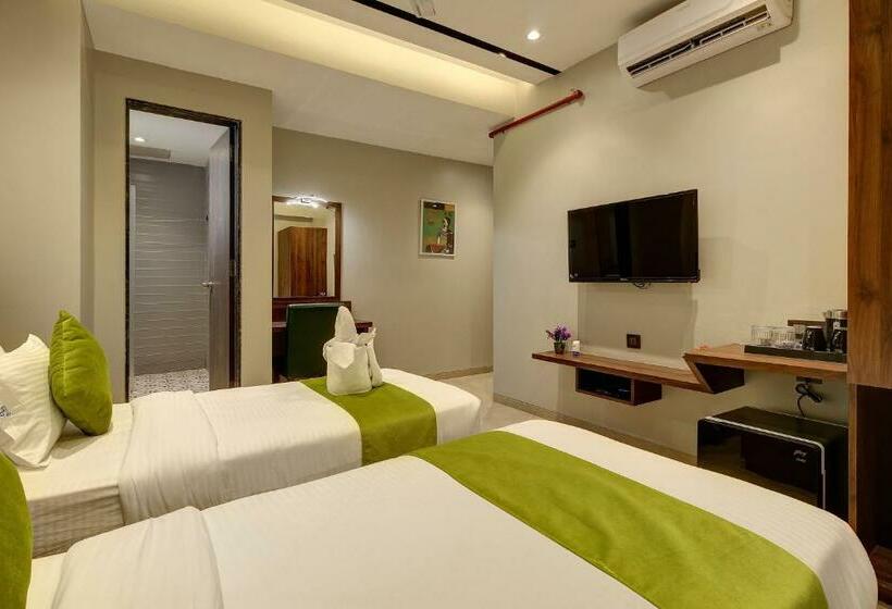 בית מלון כפרי Staybird  Fortune House, Business