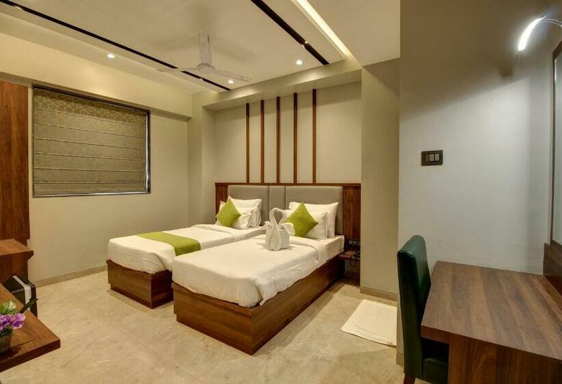 בית מלון כפרי Staybird  Fortune House, Business