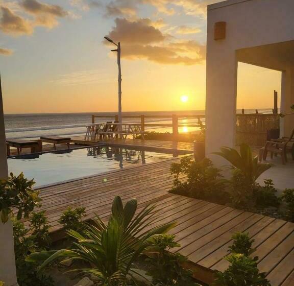 تختخواب و صبحانه Azvlik