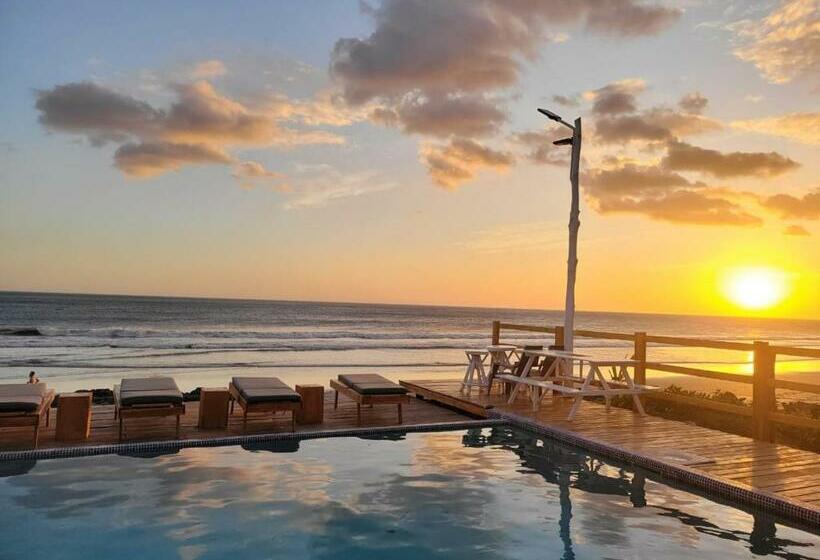 تختخواب و صبحانه Azvlik