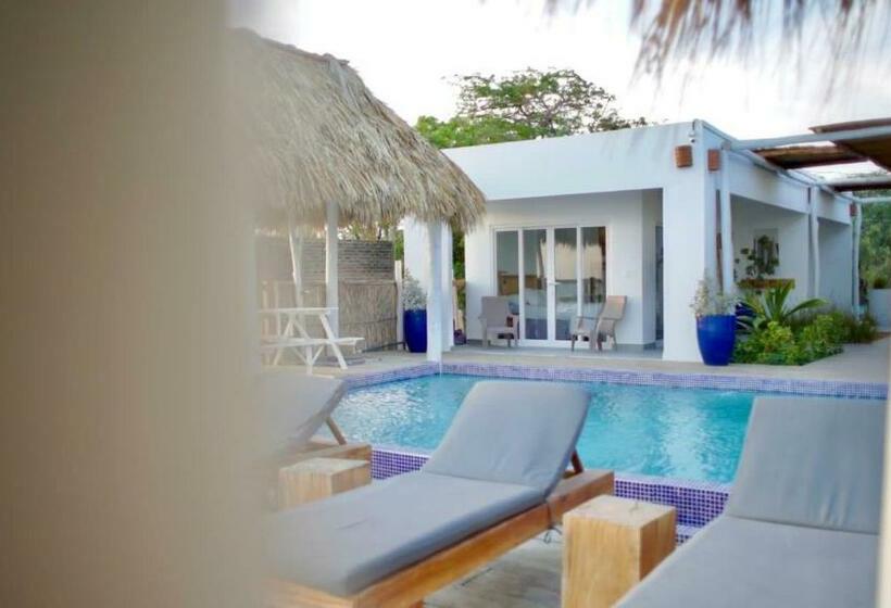 تختخواب و صبحانه Azvlik