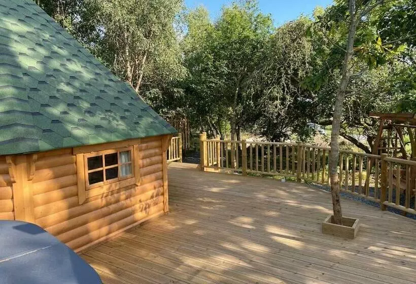 Craigshannoch Luxury 1 Bed Woodland Lodge Hot Tub