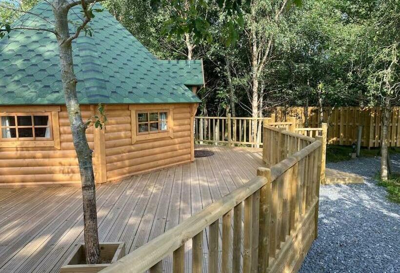 Craigshannoch Luxury 1 Bed Woodland Lodge Hot Tub