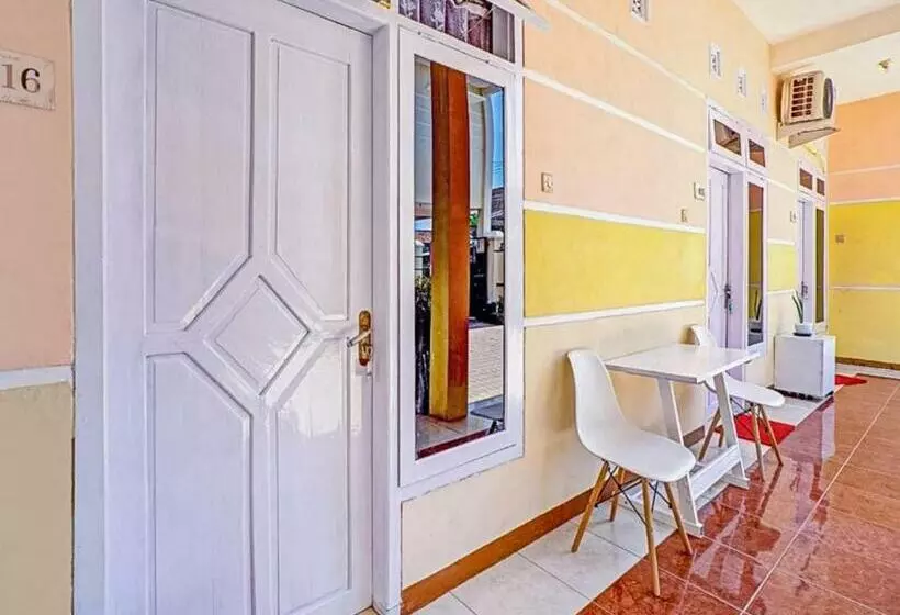 Hotelli Reddoorz Syariah @ Aura Homestay