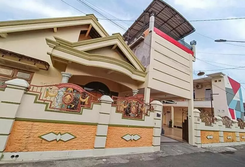 Hotelli Reddoorz Syariah @ Aura Homestay