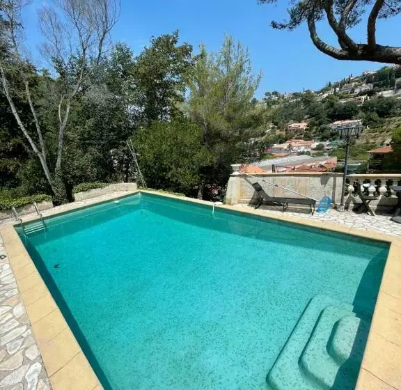 Appartement Bas De Villa Avec Piscine Privée Partagée Proche Bord De Mer