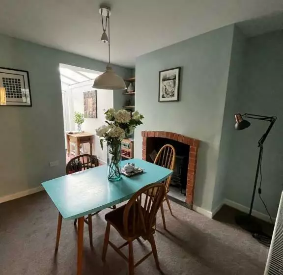 Feather And Twigs Cottage, Croston