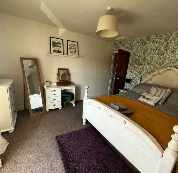 Feather And Twigs Cottage, Croston