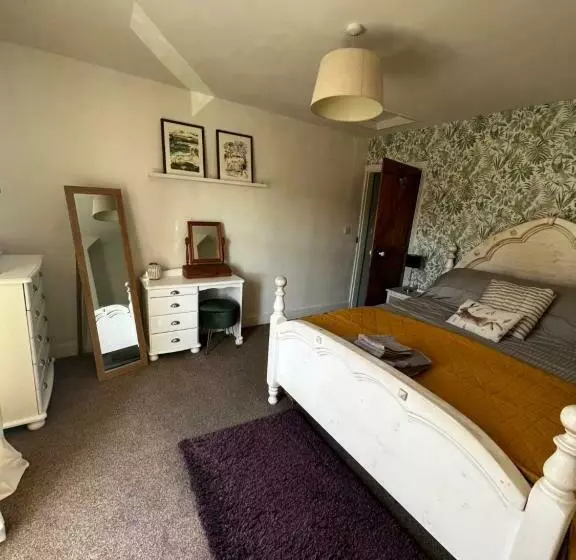 Feather And Twigs Cottage, Croston