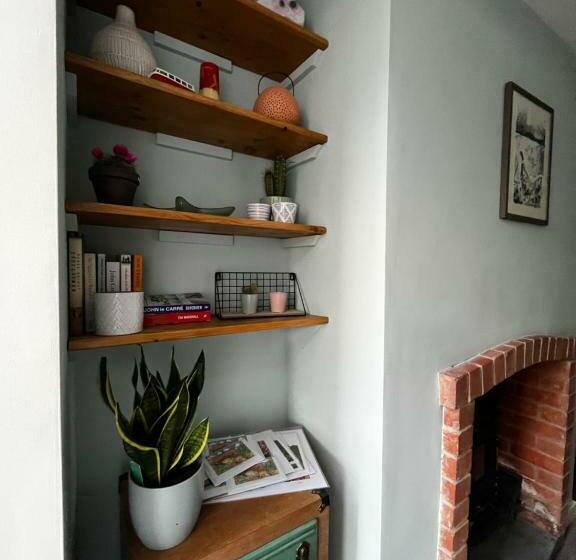 Feather And Twigs Cottage, Croston