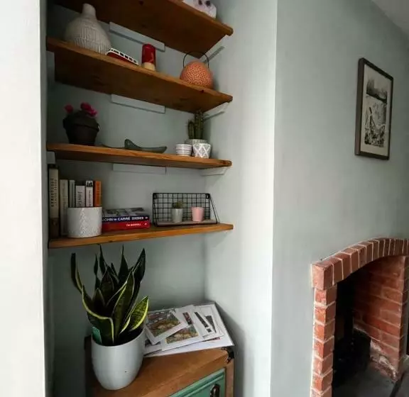 Feather And Twigs Cottage, Croston