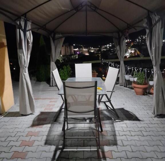 פנסיון Casa Adrian