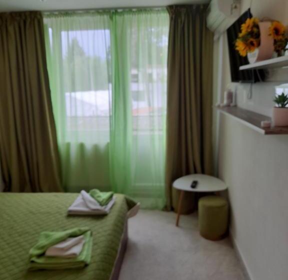 פנסיון Casa Adrian