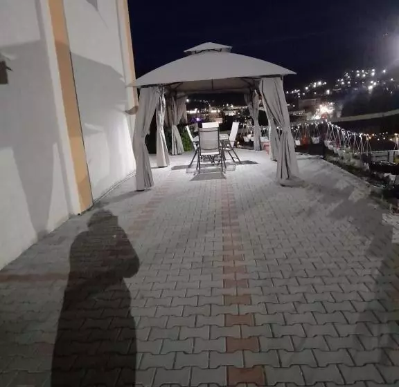 پانسیون Casa Adrian