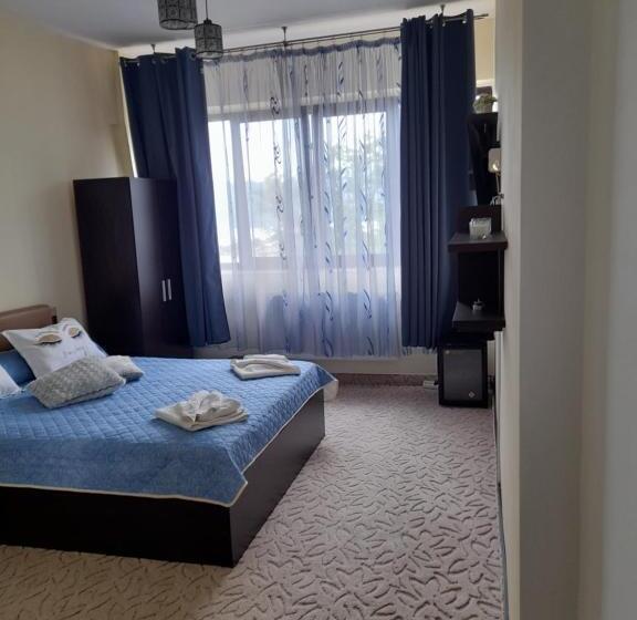 פנסיון Casa Adrian